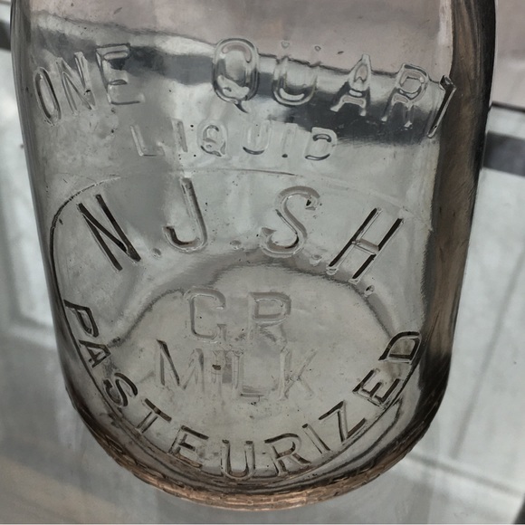 Glass milk bottle, 1 quart buy two $ 5 items for $8 - Picture 3 of 10